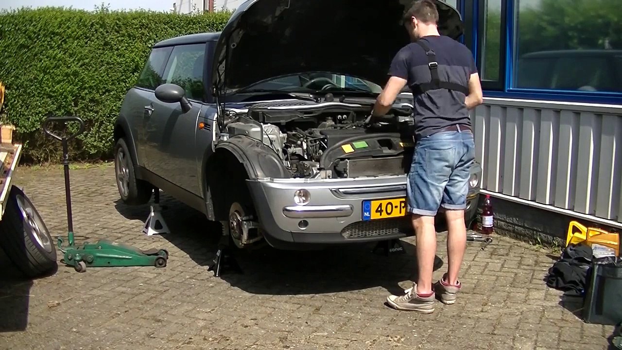 Mini Cooper R50 2002 Gearbox Removal Time Lapse
