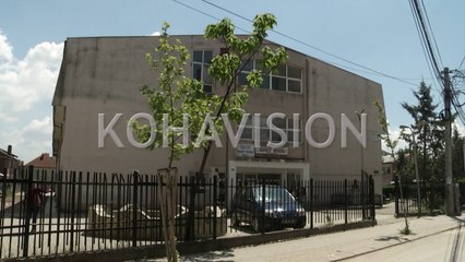 Mësimdhënësi mohon të ketë ngacmuar seksualisht nxënësen
