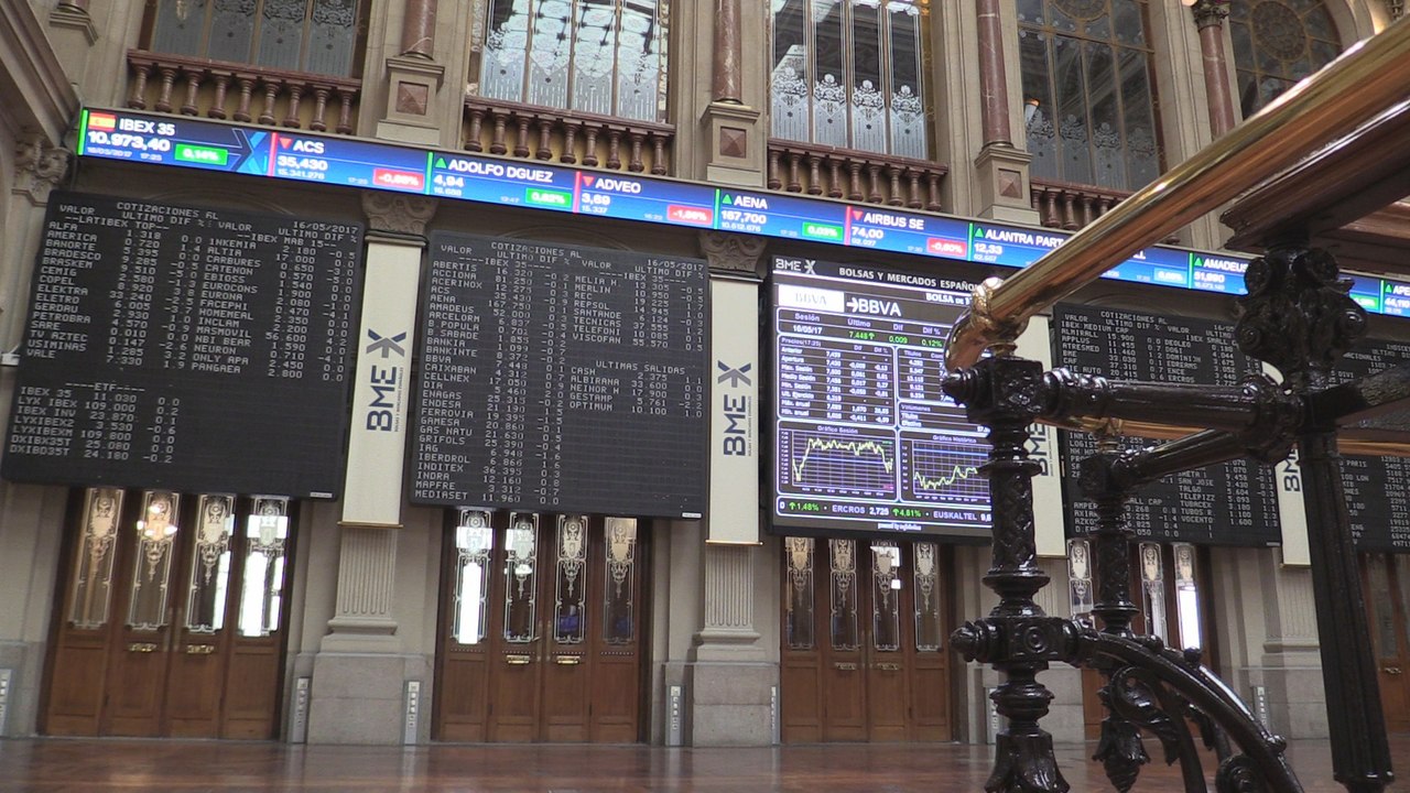 La Bolsa española suma un 0,22 % y se aproxima a los 11.000 puntos