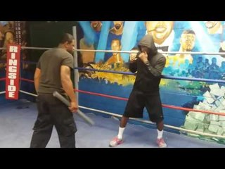 DARON SWEET TAY WILLIAMS WORKS ON DEFENSE AS HE PRESPARES FOR LUIS GUERRERO JULY 16 EsNews Boxing