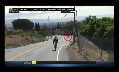 Le cycliste Toms Skujins complètement KO après une chute.