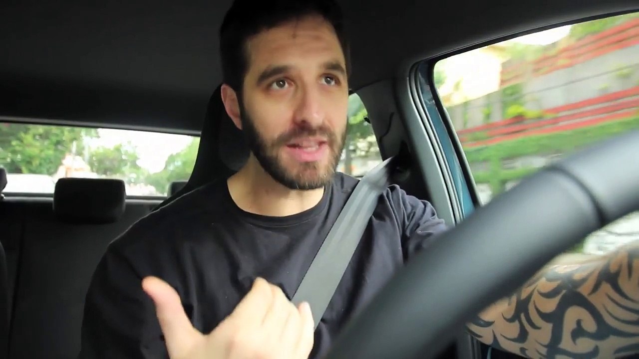 Comercial do up! ataca a Renault