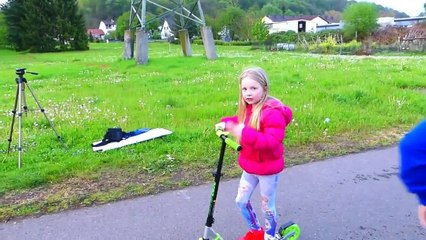 Challenge Trotinette néon Flash On Passe à TRAVERS