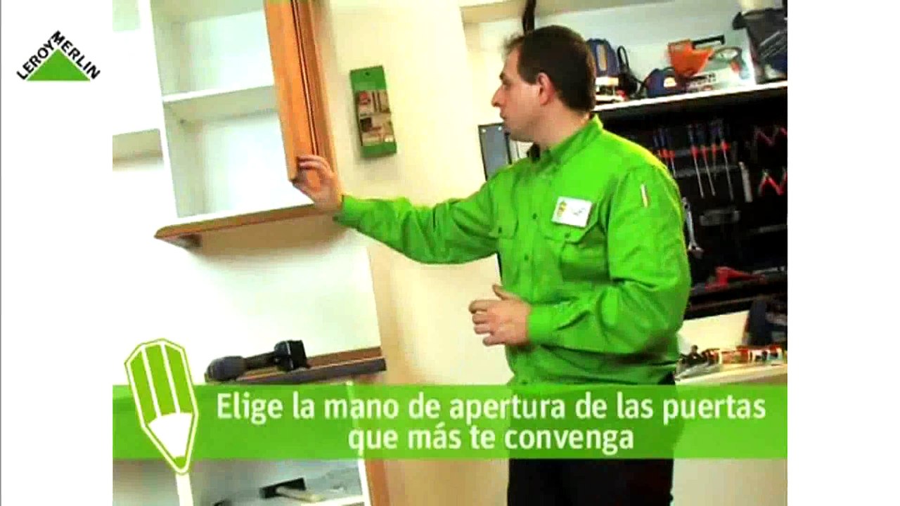 Montar una cocina Parte V - Coloca puertas, remates y zócalo (Leroy Merlin)
