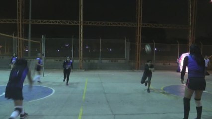 Chicas transgénero colombianas juegan voleibol para romper estigmas sociales