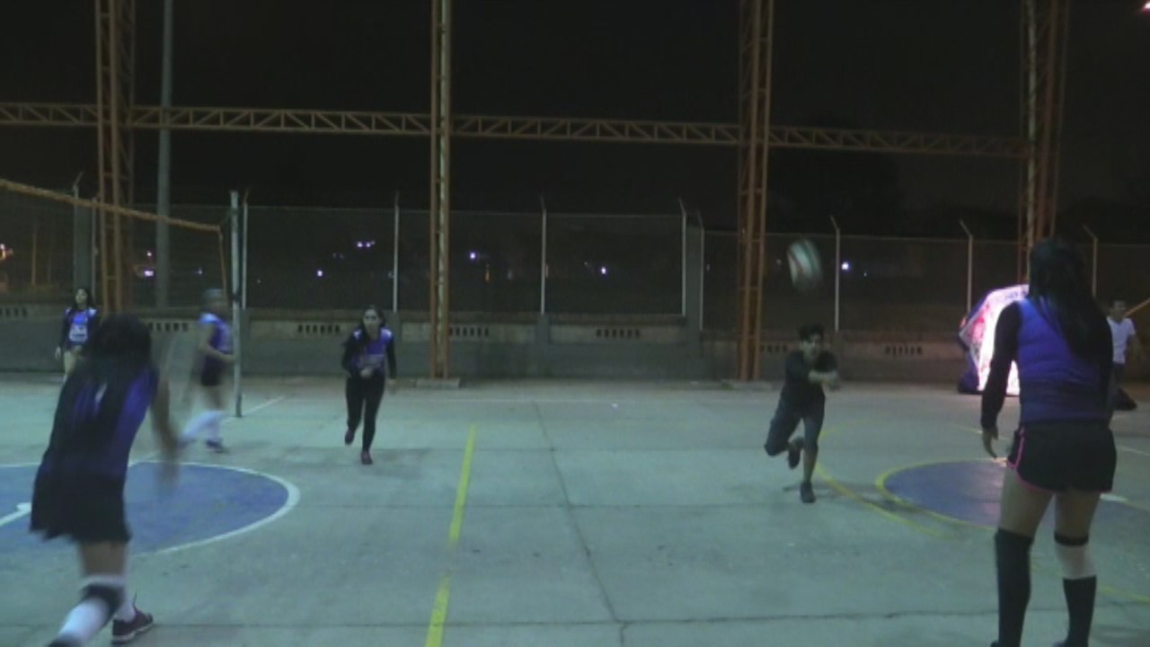 Chicas transgénero colombianas juegan voleibol para romper estigmas sociales