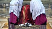 Papa'nın Yüzüstü Yere Uzanarak Dua Etmesi