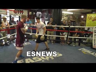 carl frampton kiiling the mitts ready for santa cruz EsNews Boxing