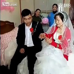 Yaşlı Kadın İle Evlenen Damadın Hüzünlü Anları