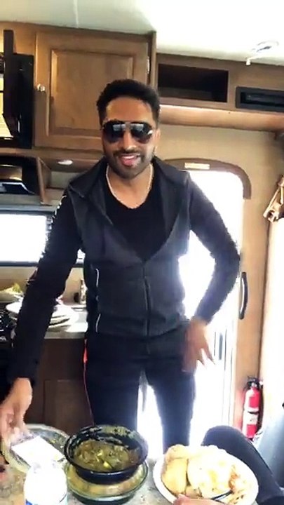 Gippy grewal with bohemia live with new song