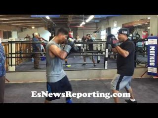 Robert Garcia Working Mitts With Mikey Garcia For His JULY 30 Return- EsNews Boxing