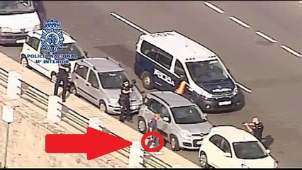 Neutralizan a un hombre que deambulaba con un hacha por Las Palmas después de reventar un auto