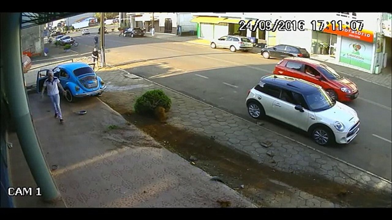 VW Beetle Vs. Mini Cooper