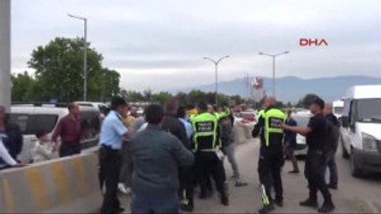 Bursa Ölümlü Kazada Kavga Çıktı Polis Havaya Ateş Ederek Ortalığı Yatıştırdı 3-