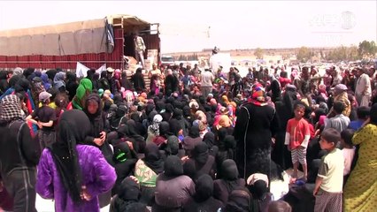 Des Syriens bravent le danger pour fuir les jihadistes