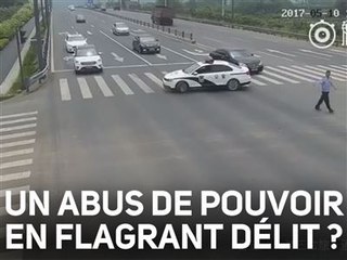 Ce policier arrête le trafic pour une raison inattendue