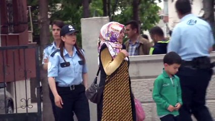 3 Kişi Evde Tüfekle Vurulmuş Halde Bulundu