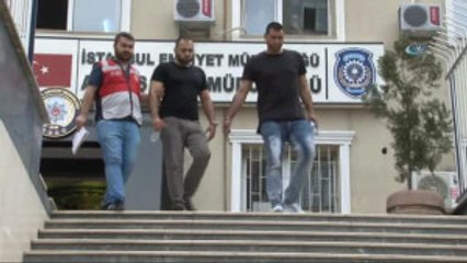 Fenerbahçeli Futbolcu Van Der Wiel'i Dolandırdığı İddia Edilen Menajer Ümit A. ve Sinan S....