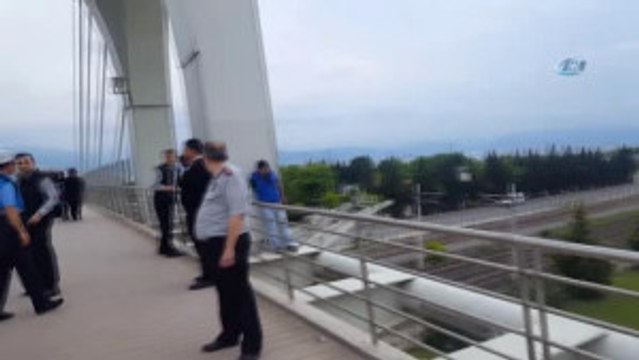 Parasını Alamayan İşçi Köprüden Atlamak İstedi