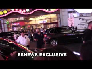 just a chance to get a glimpse of floyd mayweather makes people go wild in NY EsNews Boxing