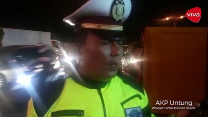 Truk Terbalik, Jalan Juanda Depok Macet Parah