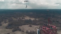 Il saute en parachute depuis un drone