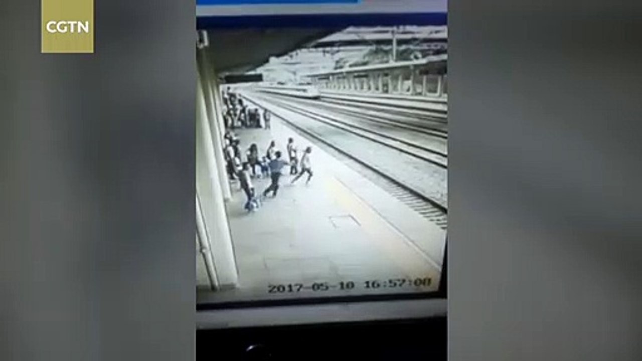 Un homme sauve une étudiante qui voulait se jeter sous un train