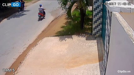 Người đàn ông truy đuổi kẻ trộm xe nhưng bất thành