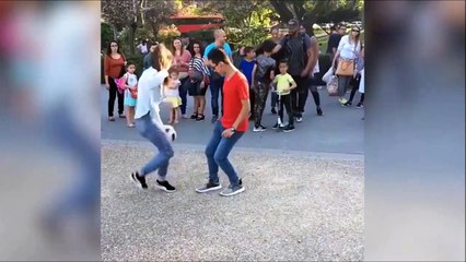 Cette fille déchire tout en foot... Incroyable