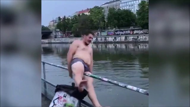 Il s'éclate les parties intimes en voulant faire un plongeon bourré