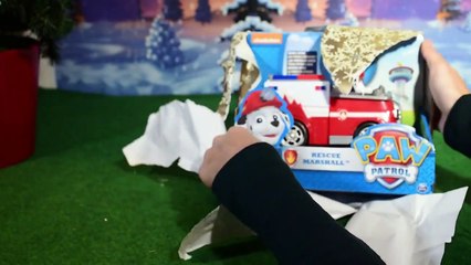 PAW PATROL ☆ Cadeaux de Noël ☆ Marcus de la Pat Patrouille et son ambulance