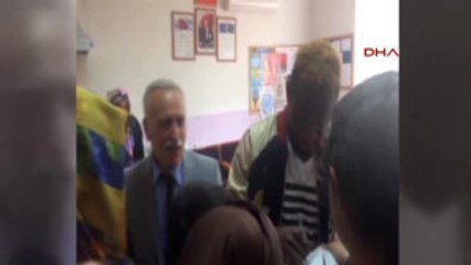 Trabzonsporlu Onazi, Öğrencilere Forma Dağıttı