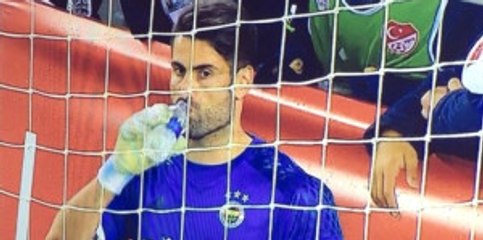 Podolski'den Volkan Demirel'e İlginç Gönderme!