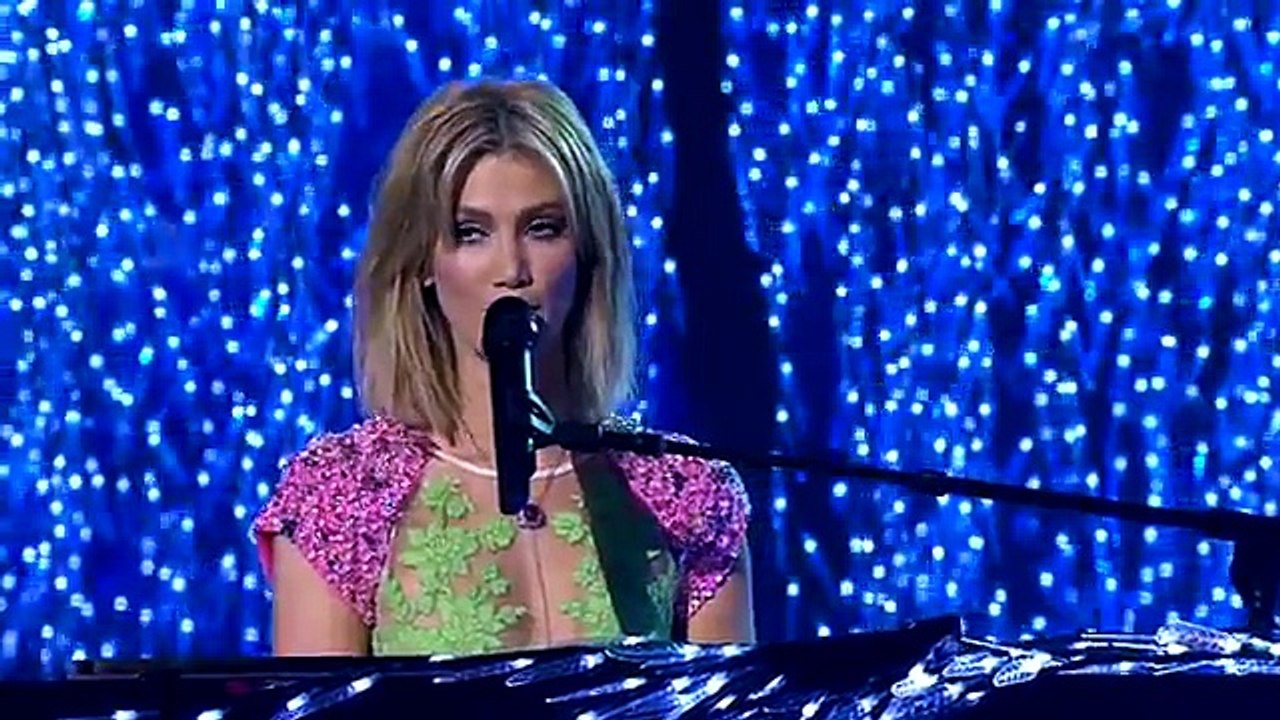 Celia Pavey & Delta Goodrem Sing Go Your Own Way  The Voice Australia Season 2