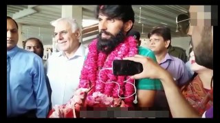 Misbah gets hero's welcome in Lahore