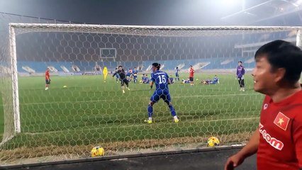HLV Hữu Thắng thua thủ môn Quế Ngọc Hải khi đá 11m - Songlamplus.vn