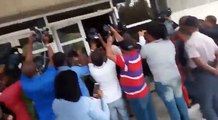 Policías agreden a periodista del Lístin Diario cuando intentó entrar a la Procuraduría (1)