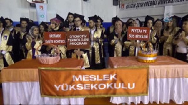 Bilecik Şeyh Edebali Üniversitesi Bağlı 3 Yüksek Okuldan 549 Öğrenci Mezun Olarak Kep Attı