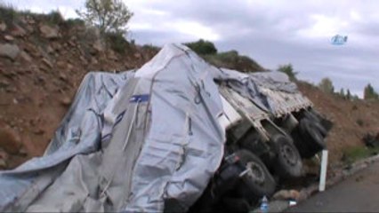 Konya'da Kamyon İş Makinesine Arkadan Çarptı: 1 Ölü, 1 Yaralı