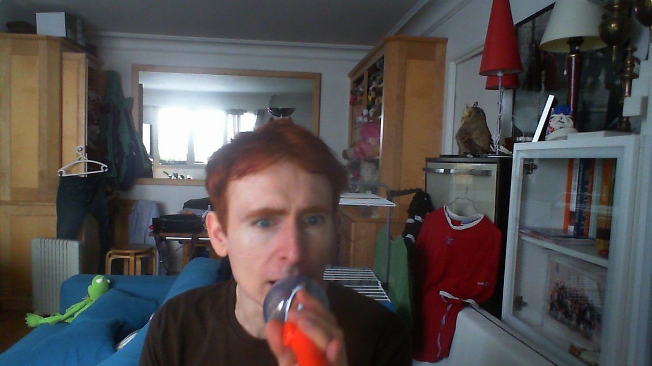 Wiwi égratigne "je l'aime" de Fanny J