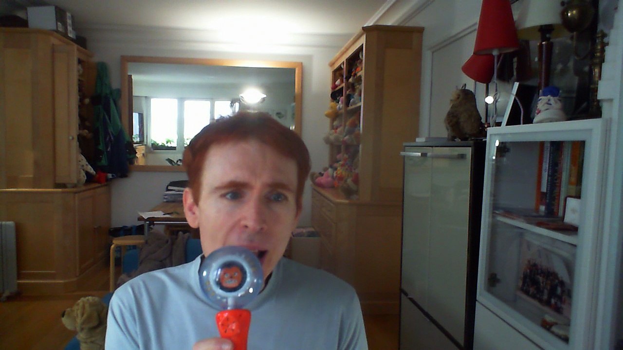 Wiwi égratigne "somebody to you" des Vamps & Demi Lovato