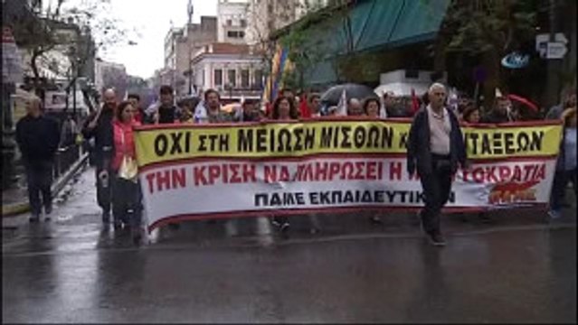 Yunanistan'da Kemer Sıkma Reformları Halkı Sokağa Döktü- Ülke Genelinde 24 Saatlik Grev İlan Edildi