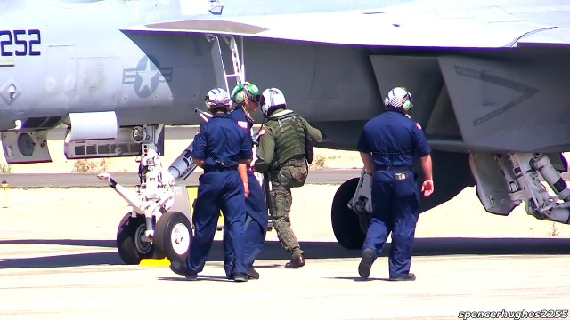 2015 LA County Air Show - F/A-18E Super Hornet (VFA-122) Demo