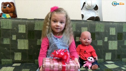 Tải video: ✔ Кукла Беби Борн и Ярослава открывают подарок от Крестного папы / Doll Baby Born with Yaroslava ✔