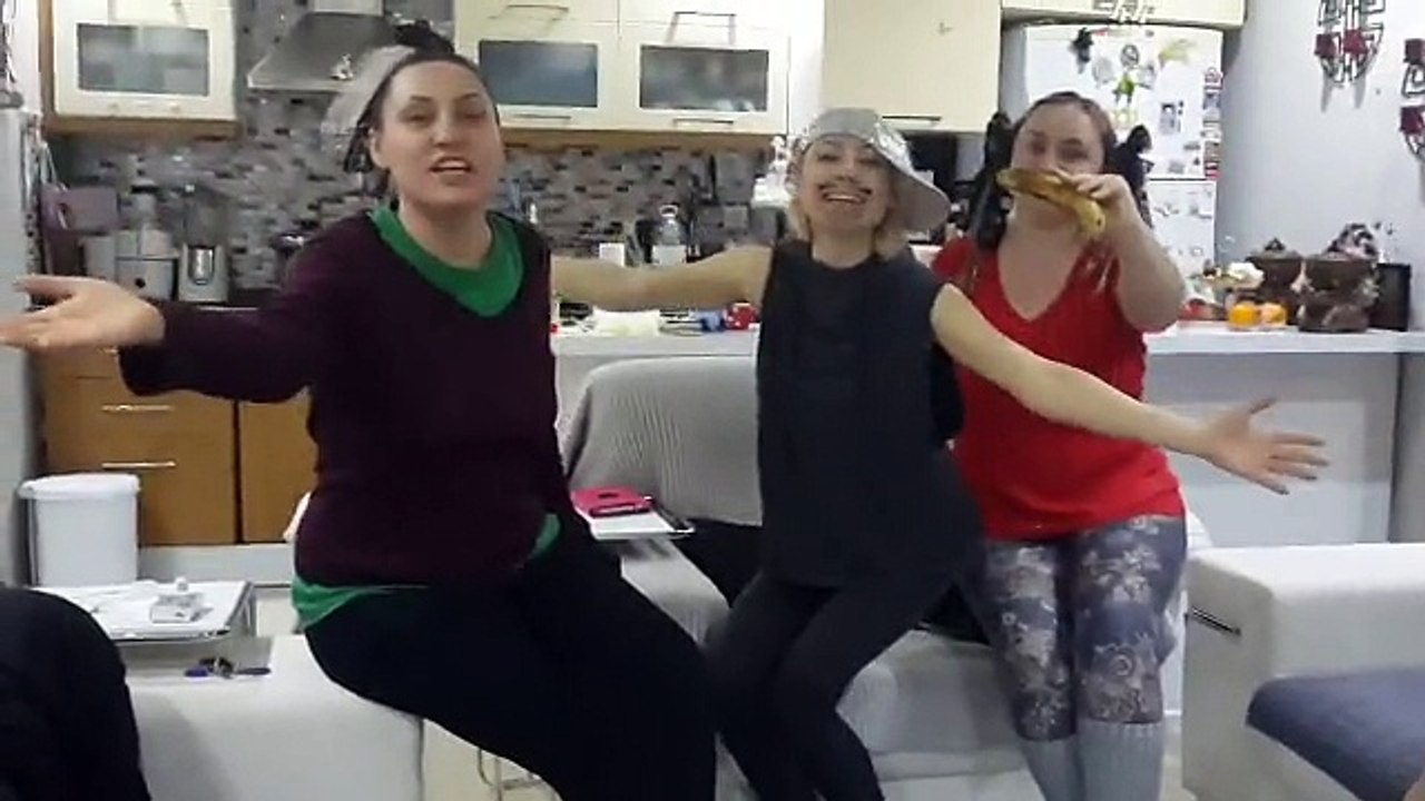Türk Kızlarından Alternatif Çikolata Reklamı