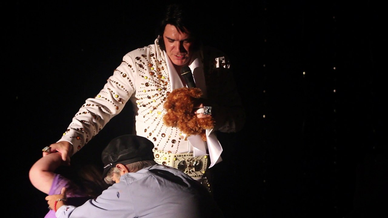 Mike Adams sings 'Elvis medley' Sheffield Remembers 2015