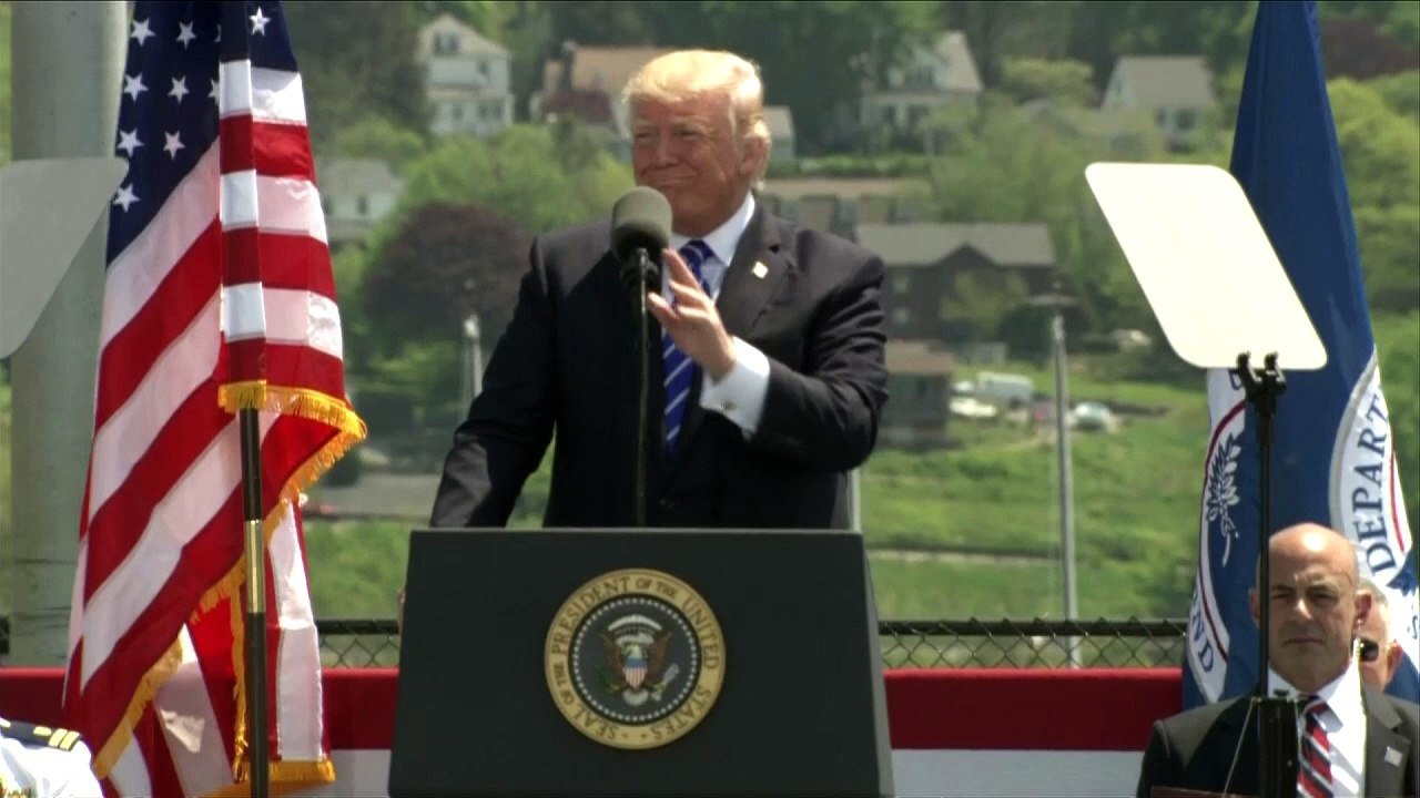 Face aux scandales, Donald Trump dénonce un traitement injuste