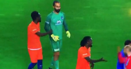 Başakşehirli Attamah ve Volkan Babacan, Volkan'ın Penaltısıyla Dalga Geçti