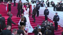 Cannes: les stars de la soirée d'ouverture sur le tapis rouge