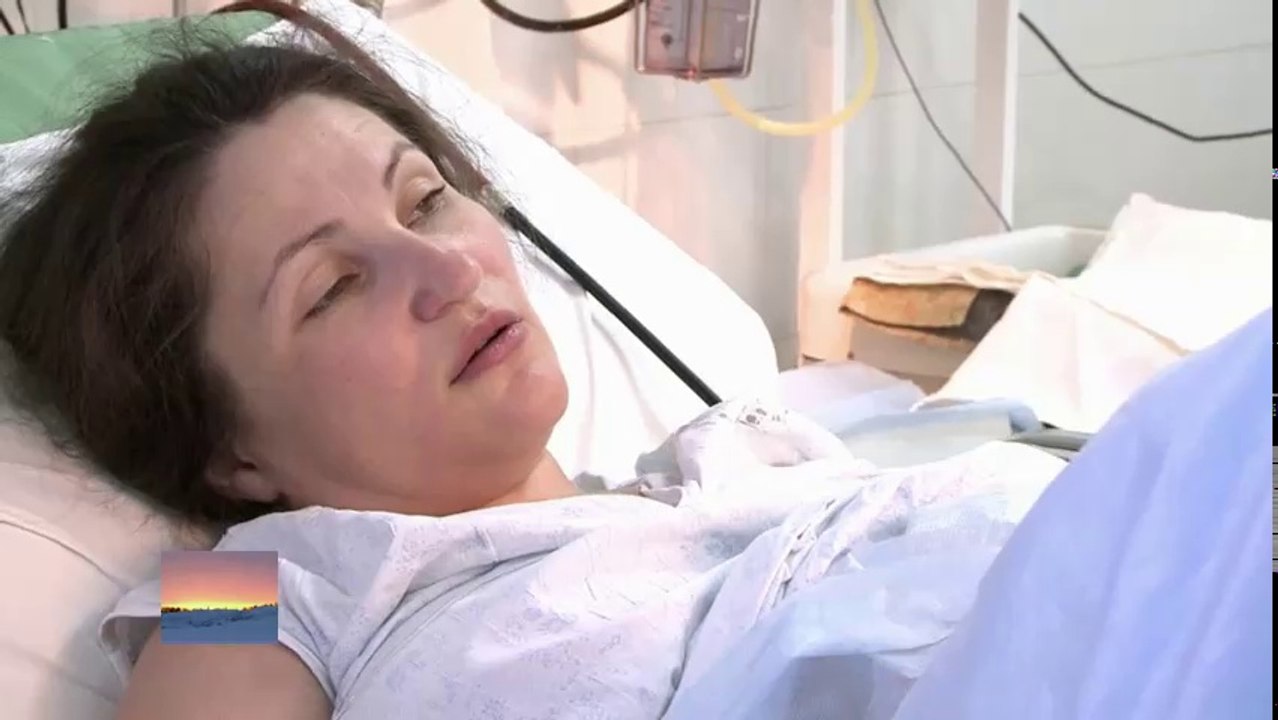39 old Pregnant Women giving birth With very good Doctor Help